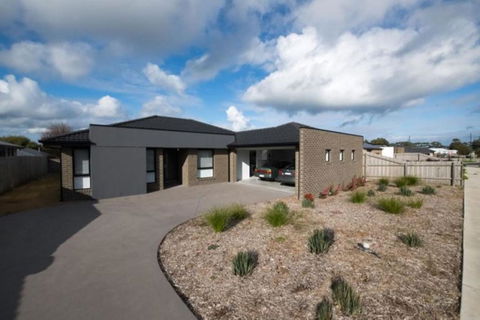 Albatross Retreat - Kalgoorlie Accommodation 0