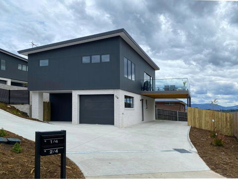 Albatross Rise - Modern Family Home - Kalgoorlie Accommodation 2