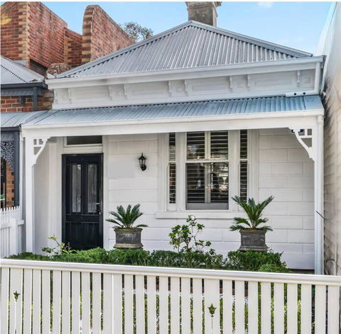 Albert Park Bespoke Brilliance 4Bed 2Bath - Kalgoorlie Accommodation 0