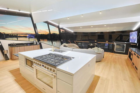 All Seasons Houseboats - Kalgoorlie Accommodation 4