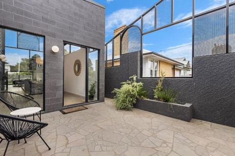 Allure - Kalgoorlie Accommodation 0