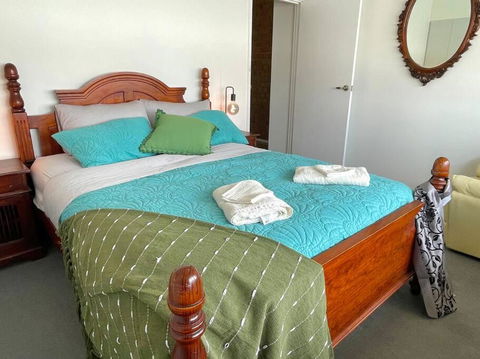 Aloha Adelaide - Kalgoorlie Accommodation 0