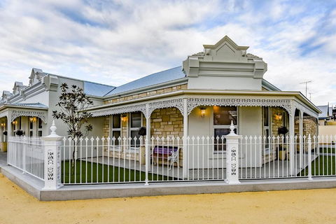 Aloha Central Luxury Accommodation - Kalgoorlie Accommodation 1