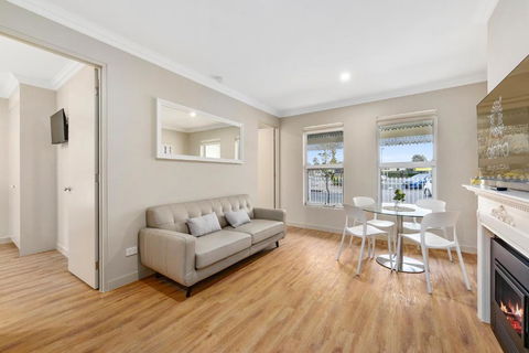 Aloha Central Luxury Accommodation - Kalgoorlie Accommodation 3