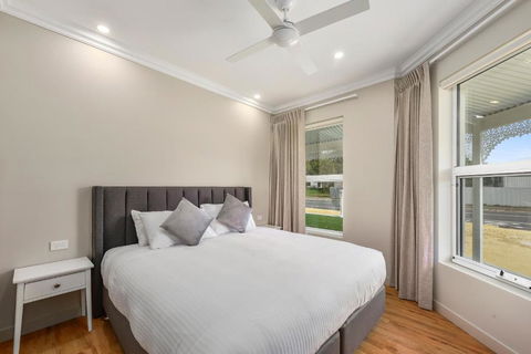 Aloha Central Luxury Accommodation - Kalgoorlie Accommodation 4