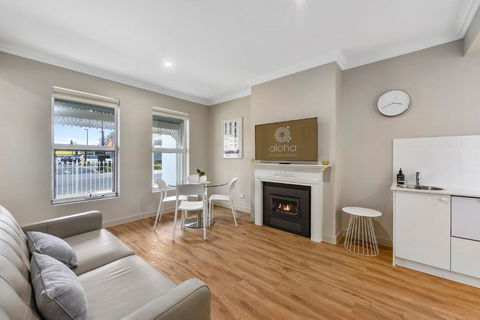Aloha Central Luxury Accommodation - Kalgoorlie Accommodation 2