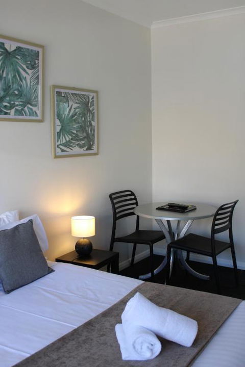 Alpine Hotel Bright - Kalgoorlie Accommodation 4