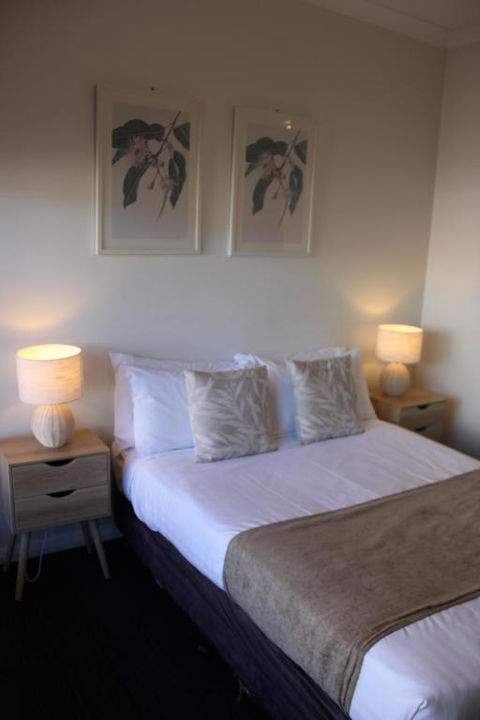 Alpine Hotel Bright - Kalgoorlie Accommodation 3