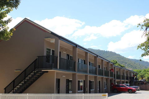 Alpine Hotel Bright - Kalgoorlie Accommodation 1