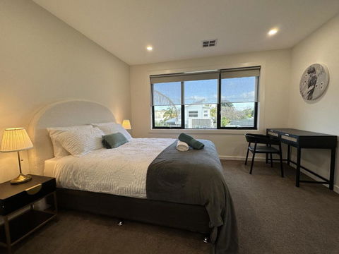 Altona Entire 3 Bedrooms House - Kalgoorlie Accommodation 0