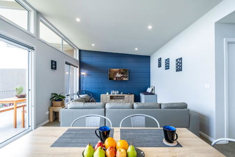 Amaroo 1 - Freycinet Holiday Houses - Kalgoorlie Accommodation 2