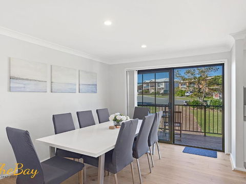 Amaroo Cres No 20 Fingal Bay Holiday Home - Kalgoorlie Accommodation 1