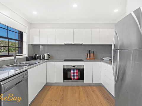 Amaroo Cres No 20 Fingal Bay Holiday Home - Kalgoorlie Accommodation 2