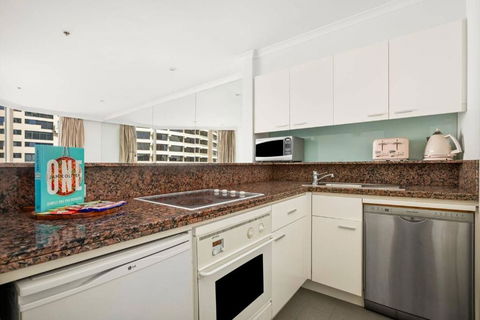 Amazing Sydney Apartment With Pool, Gym And Sauna - Kalgoorlie Accommodation 3