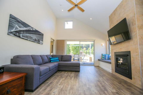 Amber Mist Villa - One - Kalgoorlie Accommodation 0