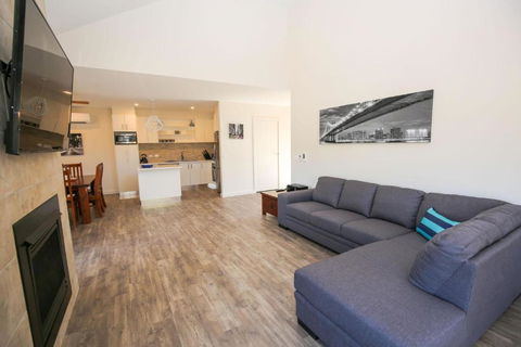 Amber Mist Villa - One - Kalgoorlie Accommodation 2