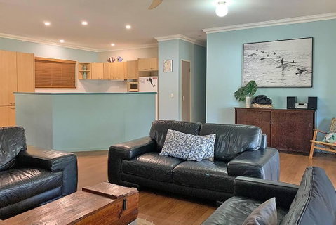 AMITY PINES - Kalgoorlie Accommodation 3