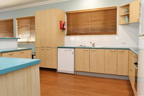 AMITY PINES - Kalgoorlie Accommodation 4