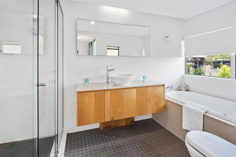Airlie Beach Townhouse - Kalgoorlie Accommodation 2