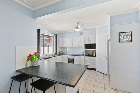 Anzac Cottage - Kalgoorlie Accommodation 3