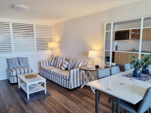 Apartment At The Entrance - Kalgoorlie Accommodation 1