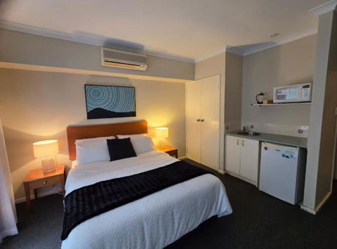 Apollo B - Denise - Kalgoorlie Accommodation 0