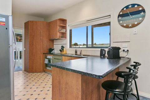 Apollo Bay Hideaway 5 Minute Walk To The Beach - Kalgoorlie Accommodation 0