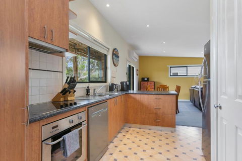 Apollo Bay Hideaway 5 Minute Walk To The Beach - Kalgoorlie Accommodation 1