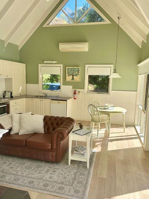 Apple Tree Cottage - Kalgoorlie Accommodation 4
