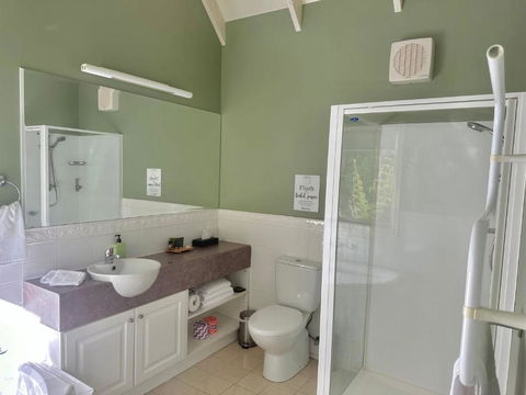 Apple Tree Cottage - Kalgoorlie Accommodation 3