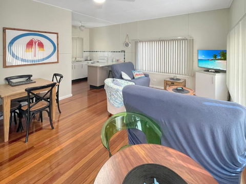Aqua Cottage - Kalgoorlie Accommodation 3