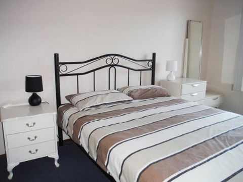 Aquamarine - Kalgoorlie Accommodation 4