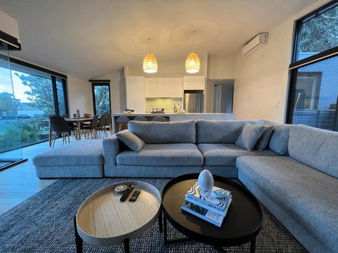 Architect Designed 4 Bedroom With Ocean Views From Every Room - Kalgoorlie Accommodation 2