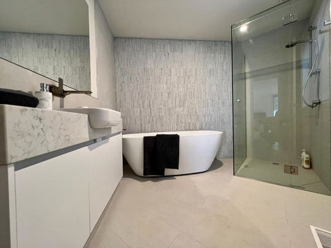 Architect Designed 4 Bedroom With Ocean Views From Every Room - Kalgoorlie Accommodation 3