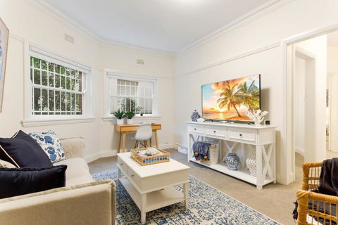 Art Deco Apartment Meters Away From The Beach - Kalgoorlie Accommodation 0
