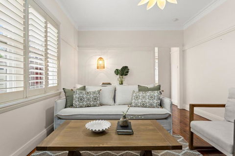Art Deco Coastal Living, Minutes To The Sand - Kalgoorlie Accommodation 0