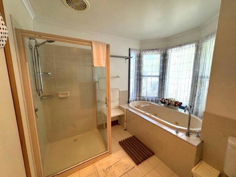 Artee House - A Bright Escape - Kalgoorlie Accommodation 4
