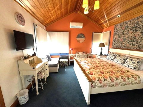 Artee House - A Bright Escape - Kalgoorlie Accommodation 3