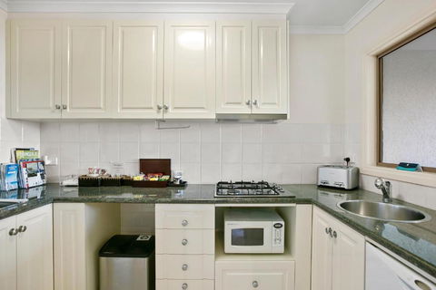 Arthurs Views - Kalgoorlie Accommodation 3