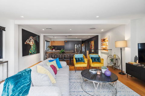 Artscape, Newtown Villa - Kalgoorlie Accommodation 0