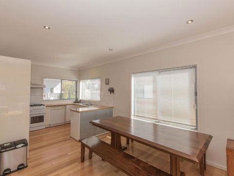 Aspect 1 8a Poley Cow Lane - Kalgoorlie Accommodation 3