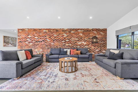 At Winbi- Echuca Holiday Homes - Kalgoorlie Accommodation 1