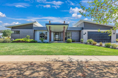 At Winbi- Echuca Holiday Homes - Kalgoorlie Accommodation 0