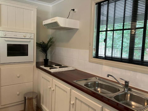 Auburn Hideaway - Kalgoorlie Accommodation 3