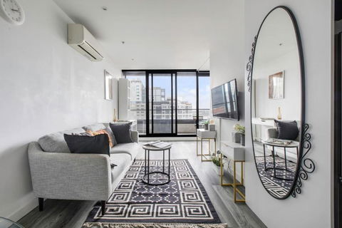 Aura Off Flinders Lane - A City Centre Balcony Abode - Kalgoorlie Accommodation 0
