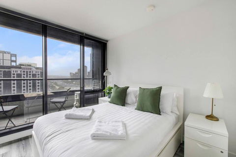 Aura Off Flinders Lane - A City Centre Balcony Abode - Kalgoorlie Accommodation 2