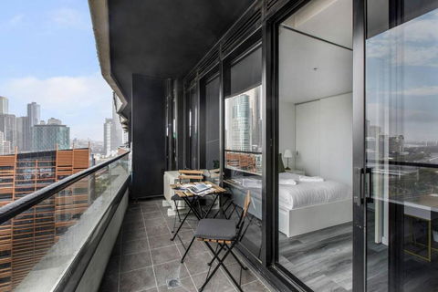 Aura Off Flinders Lane - A City Centre Balcony Abode - Kalgoorlie Accommodation 3