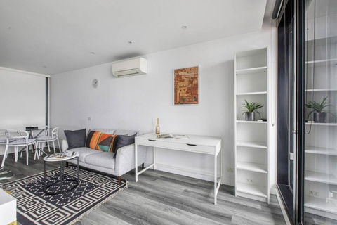 Aura Off Flinders Lane - A City Centre Balcony Abode - Kalgoorlie Accommodation 4