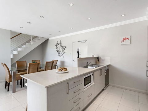 Aura Apartments Unit 13 59 Shoal Bay Road - Kalgoorlie Accommodation 4