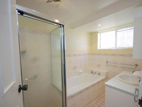 Avilla Court 1 - Kalgoorlie Accommodation 4